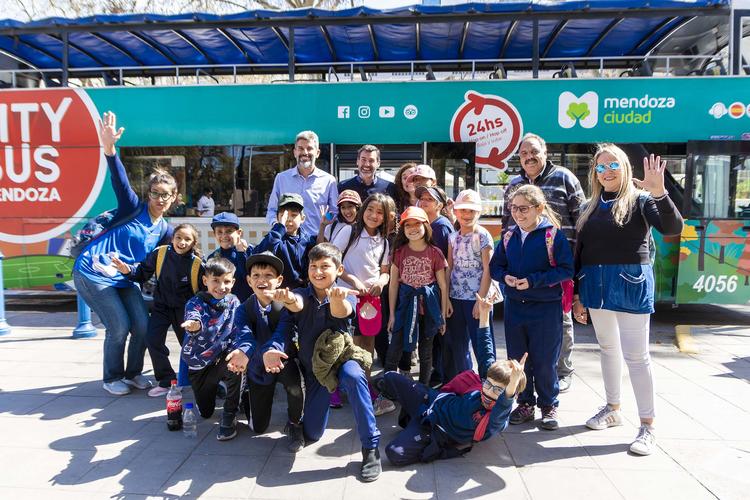 El Bus Turístico escolar recorre la ciudad de Mendoza